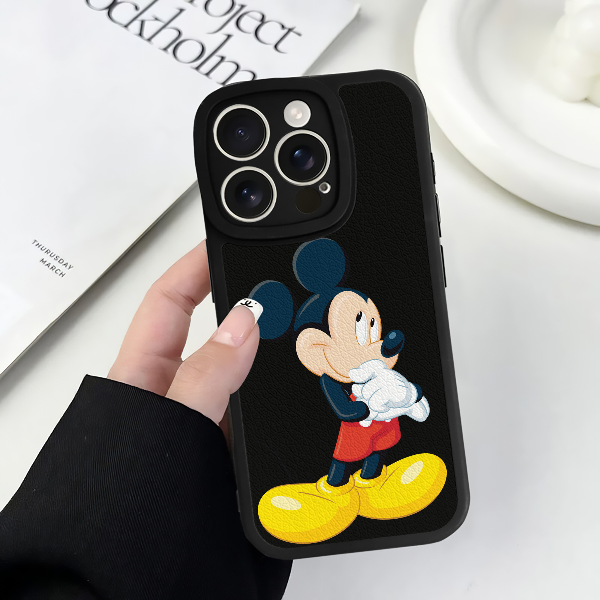 （画像用） ミッキーマウス Mickey Mouse 【iPhone 16シリーズ対応】シリコンスマホケース（レザー調） 材質：シリコン